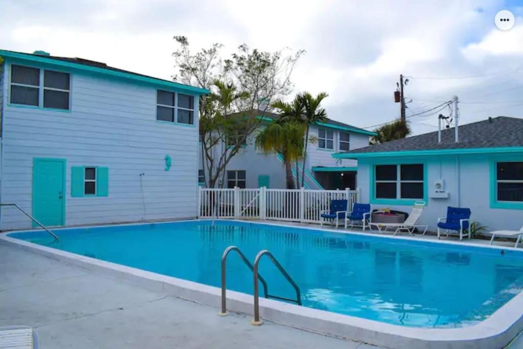 Renovate Large Studio 21-Directly Across Beach St. Pete Beach Eksteriør billede